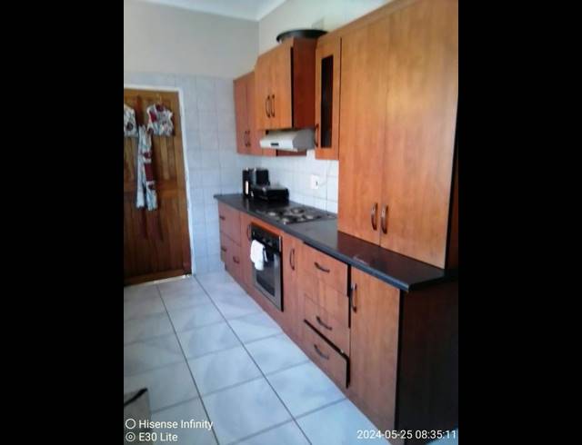 4 BEDROOM HOUSE FOR SALE IN THE ORCHARDS